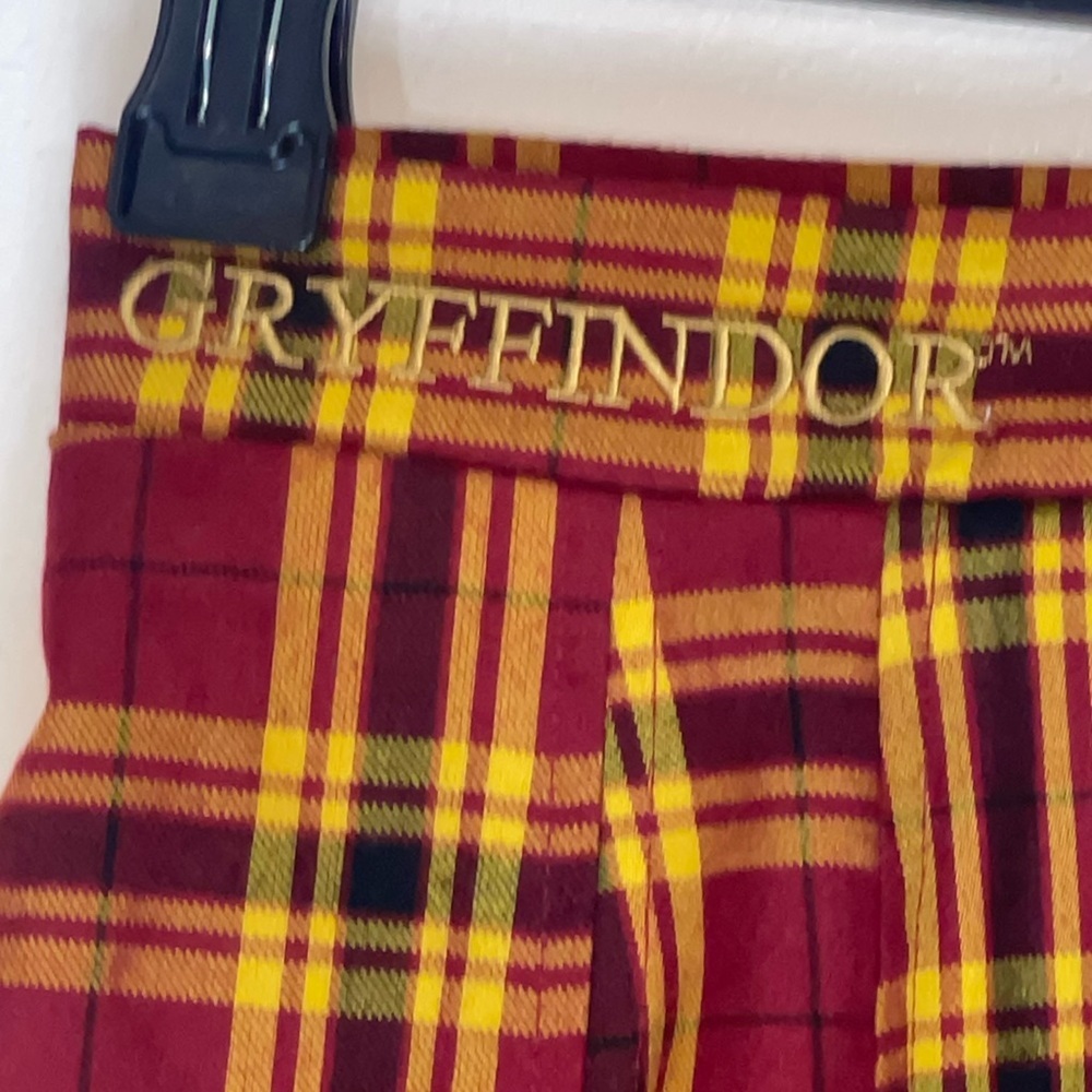 Harry Potter Gryffindor Plaid Skirt. Button front. GUC size XS - Picture 6 of 8